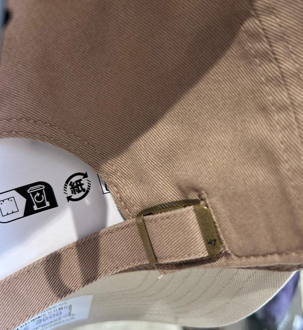 Cappello 47’ con Logo piccolo.