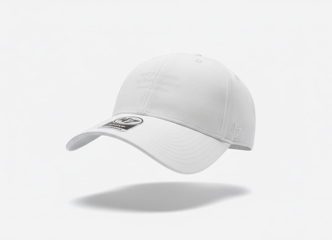 Cappello 47’ con frase tono su tono.